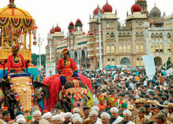 ಮೈಸೂರು ದಸರಾ ವೀಕ್ಷಣೆಗೆ ಗೋಲ್ಡ್ ಕಾರ್ಡ್‌ ಬಿಡುಗಡೆ -ಟಿಕೆಟ್​ ಖರೀದಿ ಹೇಗೆ? ದರ ಎಷ್ಟು ಇಲ್ಲಿದೆ  ಮಾಹಿತಿ..!!