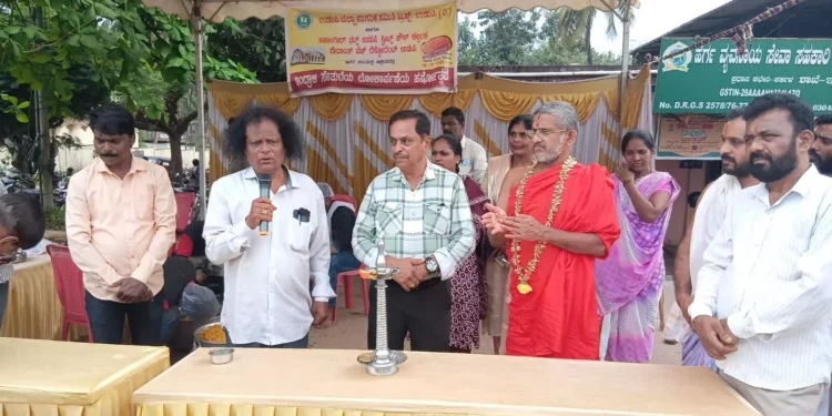 ಇಂದ್ರಾಳಿ ರೈಲ್ವೆ ಮೇಲ್ಸೇತುವೆ ಲೋಕಾರ್ಪಣೆ ಪ್ರಯುಕ್ತ  ಹರ್ಷೋತ್ಸವ ಕಾರ್ಯಕ್ರಮ – ಉಡುಪಿ ಜಿಲ್ಲಾ ನಾಗರೀಕ ಸಮಿತಿ ಟ್ರಸ್ಟ್ ವತಿಯಿಂದ ಸಾರ್ವಜನಿಕರಿಗೆ ಜೀಲೆಬಿ ವಿತರಿಸಿ ಸಂಭ್ರಮಾಚರಣೆ..!!