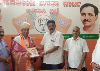 ರಾಜ್ಯ ವಿಧಾನ ಸಭೆಯ ವಿಪಕ್ಷ ಉಪ ನಾಯಕ ಅರವಿಂದ ಬೆಲ್ಲದ್ ಬಿಜೆಪಿ ಜಿಲ್ಲಾ ಕಛೇರಿಗೆ ಬೇಟಿ, ಜಿಲ್ಲಾಧ್ಯಕ್ಷರಿಂದ ಗೌರವಾರ್ಪಣೆ..!!