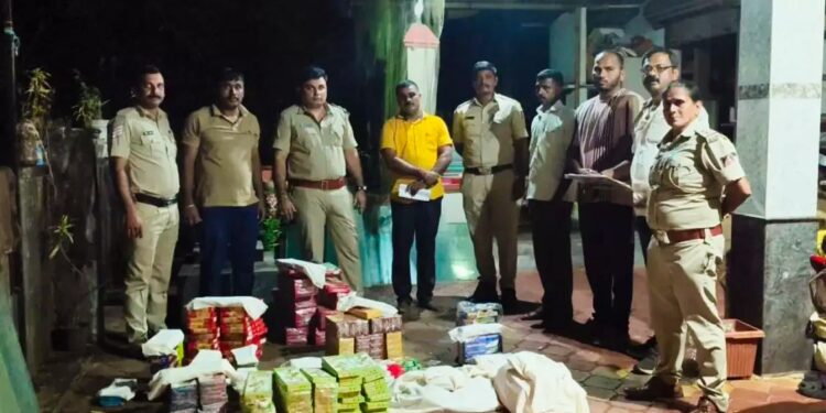 ಉಡುಪಿ : ಅಕ್ರಮ,ಅಪಾಯಕಾರಿ ಪಟಾಕಿ ಮಳಿಗೆಗಳಿಗೆ ಪೊಲೀಸರ ದಾಳಿ..!!