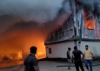 ಉಡುಪಿ :ಅಲೆವೂರಿನ ತ್ಯಾಜ್ಯ ವಿಲೇವಾರಿ ಘಟಕದಲ್ಲಿ ಅಗ್ನಿ ದುರಂತ; ಅಪಾರ ನಷ್ಟ..!!