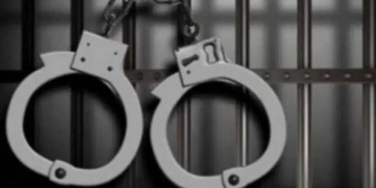 ರಸ್ತೆ ಬದಿ ನಿಲ್ಲಿದ್ದ ಕಾರನ್ನು ಸುಟ್ಟು ಹಾಕಿದ ದುಷ್ಕರ್ಮಿಗಳು: ಪ್ರಕರಣ ದಾಖಲು..!!