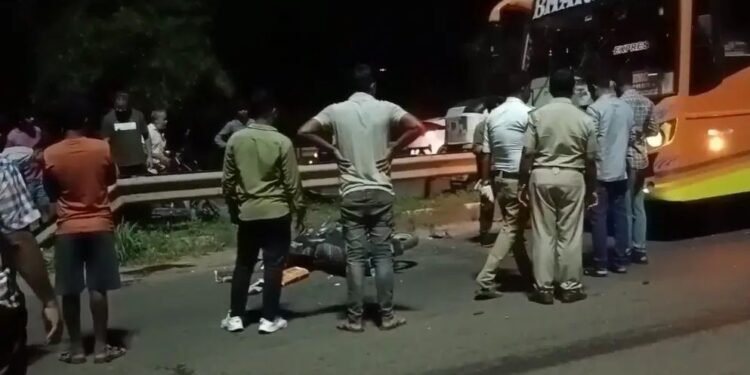 ಉಡುಪಿ :ಎಕ್ಸ್ಪ್ರೆಸ್ ಬಸ್ ಬೈಕ್ ಗೆ ಡಿಕ್ಕಿ ; ಸವಾರ ಸ್ಥಳದಲ್ಲೇ ಸಾವು..!!