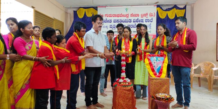 ವಿಜೇತ ವಿಶೇಷ ಶಾಲೆಯಲ್ಲಿ ಕನ್ನಡ ರಾಜ್ಯೋತ್ಸವ ಕಾರ್ಯಕ್ರಮ ಹಾಗೂ ಎನ್ ಎಸ್ ಎ ಎಂ ಎಫ್ ಜಿ ಸಿ ನಿಟ್ಟೆ ಕಾಲೇಜು ಎನ್ ಎಸ್ ಎಸ್ ಟೀಮ್ ವತಿಯಿಂದ ಸ್ವಚ್ವತಾ ಕಾರ್ಯಕ್ರಮ..!!