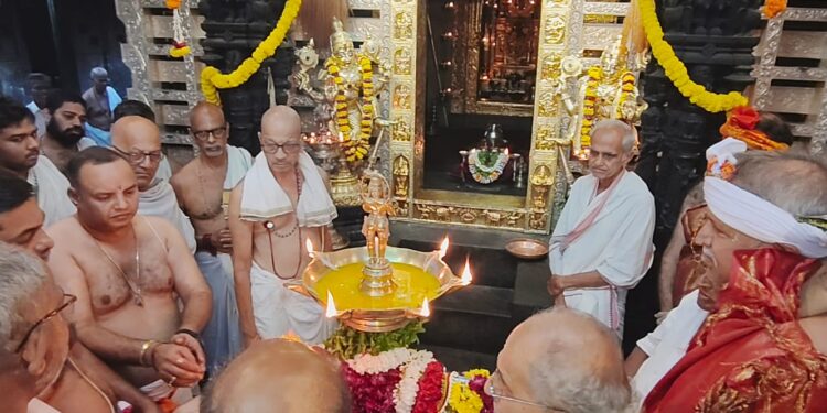 ಕಾರ್ಕಳ ಪಡು ತಿರುಪತಿ ಖ್ಯಾತಿಯ ಶ್ರೀ ವೆಂಕಟರಮಣ ದೇವಸ್ಥಾನದಲ್ಲಿ ಕಾರ್ತೀಕ ಏಕಾದಶಿ ,ಅಖಂಡ ಏಕಾಹ ಭಜನಾ, ವಿವಿಧ ಭಜನಾ ಮಂಡಳಿಗಳಿಂದ ಭಜನಾ ಕಾರ್ಯಕ್ರಮ..!!