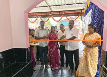 ಪಾದೂರು ಗ್ರಾಮ ಆಡಳಿತಾಧಿಕಾರಿ ಕಚೇರಿ – ಪ್ರಯಾಣಿಕರ ತಂಗುದಾಣ ಹಾಗೂ ಗ್ರಂಥಾಲಯ ಉದ್ಘಾಟನೆ..!!