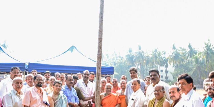 ಶ್ರೀಕೃಷ್ಣ ಮಠದಲ್ಲಿ  ಬೃಹತ್ ಲಕ್ಷಕಂಠ ಗೀತಾ ಪಠಣ : ಸಭಾ ಕಾರ್ಯಕ್ರಮಕ್ಕಾಗಿ ನಿರ್ಮಿಸುವಂತಹ ಬೃಹತ್ ಚಪ್ಪರದ ಮುಹೂರ್ತ..!!