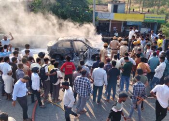 ಬೈಂದೂರು: ಫ್ಲೈಓವರ್ ಮೇಲೆ ಚಲಿಸುತ್ತಿದ್ದ ಕಾರಿನಲ್ಲಿ ಆಕಸ್ಮಿಕ ಬೆಂಕಿ; ಪ್ರಯಾಣಿಕರು ಅಪಾಯದಿಂದ ಪಾರು..!!