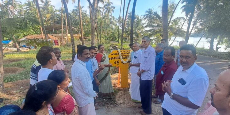 ಕೋಡಿಕನ್ಯಾನ ಗ್ರಾಮದ ಮೊದಲ ಅಧ್ಯಕ್ಷರಾಗಿದ್ದ (ಚೇರ್ ಮೆನ್ )ದಿ.ಆರ್ಕಾಟೆ ನರಸಿಂಹ ಖಾರ್ವಿ ಅವರ ಹೆಸರುಳ್ಳ ನಾಮಫಲಕ ಅನಾವರಣ..!!