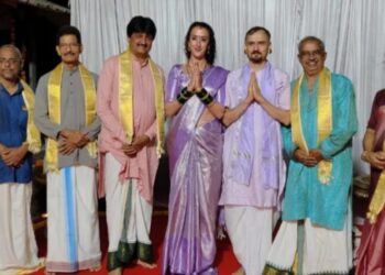 ಹಿಂದೂ ಸಂಪ್ರದಾಯದಂತೆ ಕೊಲ್ಲೂರು ಶ್ರೀ ಮೂಕಾಂಬಿಕಾ ಕ್ಷೇತ್ರದಲ್ಲಿ ಮದುವೆಯಾದ ಯುರೋಪ್‌ ದೇಶದ ವರ , ಫ್ರಾನ್ಸ್‌ನ ವಧು..!!