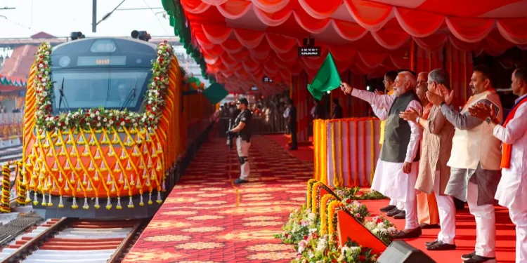 ಬೆಂಗಳೂರು- ಎರ್ನಾಕುಲಂ ಸೇರಿ 4 ‘ವಂದೇ ಭಾರತ್’ ರೈಲುಗಳಿಗೆ ಮೋದಿ ಚಾಲನೆ