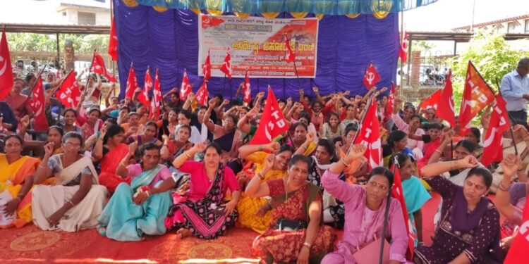 ಉಡುಪಿ: ಬೀಡಿ ಕಾರ್ಮಿಕರ ಹಗಲು ರಾತ್ರಿ ಅನಿರ್ಧಿಷ್ಟಾವಧಿ ಧರಣಿ ಉದ್ಘಾಟನೆ:ಜಂಟಿ ಸಭೆಗೆ ಕಾರ್ಮಿಕರ ಆಗ್ರಹ.!!