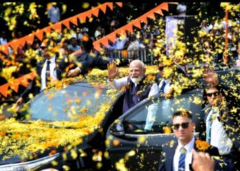 ಉಡುಪಿಗೆ ಆಗಮಿಸಿದ ಪ್ರಧಾನಿ ಮೋದಿ ರೋಡ್‌ ಶೋ ನಲ್ಲಿ  : ನೆಚ್ಚಿನ ಪ್ರಧಾನಿಯನ್ನು ಕಣ್ತುಂಬಿಕೊಂಡ ಜನಸಾಗರ..!!