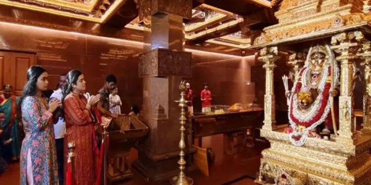 ಉಡುಪಿ: ಶ್ರೀ ಕಾಪು ಹೊಸಮಾರಿಗುಡಿಗೆ ಸೂರ್ಯಕುಮಾರ್ ಯಾದವ್ ಪತ್ನಿ ಭೇಟಿ..!!