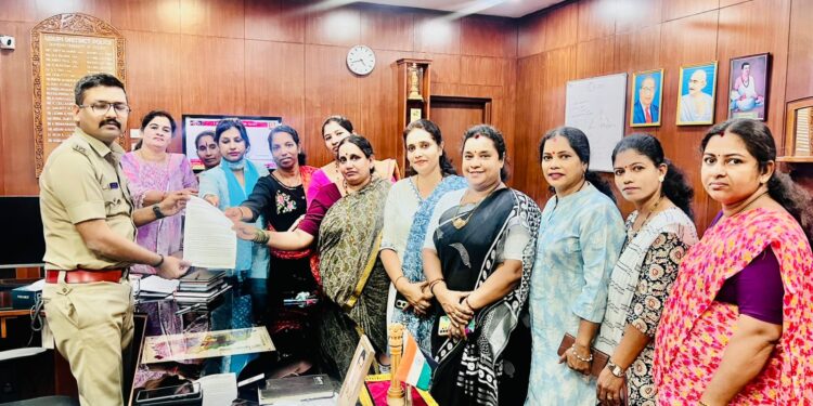 ಬ್ರಹ್ಮಾವರ ಪೊಲೀಸ್ ಠಾಣಾ ವ್ಯಾಪ್ತಿಯಲ್ಲಿ ನಡೆದ ಮಹಿಳಾ ದೌರ್ಜನ್ಯದ ವಿರುದ್ಧ ತಕ್ಷಣ ಕ್ರಮ ಜರಗಿಸುವಂತೆ ಬಿಜೆಪಿ ಜಿಲ್ಲಾ ಮಹಿಳಾ ಮೋರ್ಚಾದಿಂದ ಜಿಲ್ಲಾ ಪೊಲೀಸ್ ವರಿಷ್ಠಾಧಿಕಾರಿಗಳಿಗೆ ಮನವಿ..!!