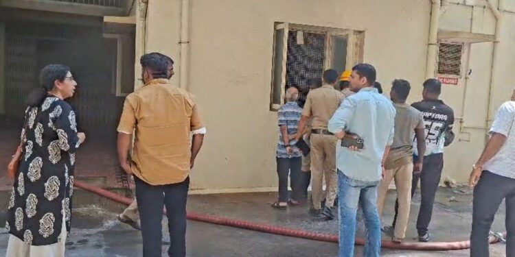 ಮಂಗಳೂರು : ವಸತಿ ಸಮುಚ್ಚಯದಲ್ಲಿ ಅಗ್ನಿ ಅವಘಡ : ಲಕ್ಷಾಂತರ ರೂ. ನಷ್ಟ….!!