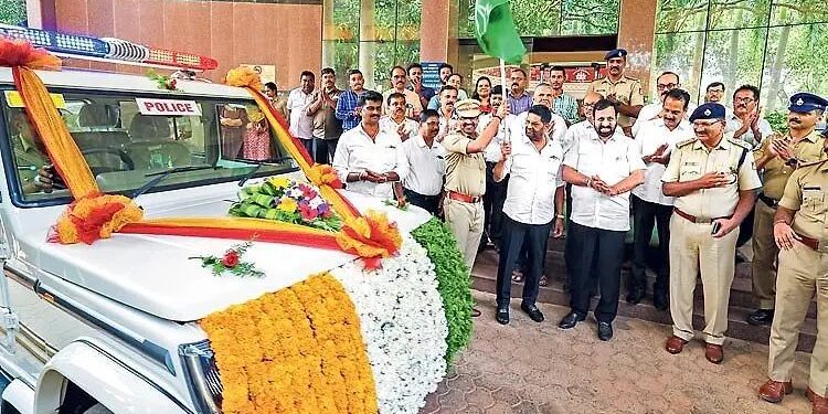 ಉಡುಪಿ ಜಿಲ್ಲಾ ಪೊಲೀಸ್ ಇಲಾಖೆಗೆ ದ. ಕ. ಜಿಲ್ಲಾ ಕೇಂದ್ರ ಸಹಕಾರಿ ಬ್ಯಾಂಕ್ನಿಂದ ಹೊಸ ಬೊಲೆರೊ ವಾಹನ ಹಸ್ತಾಂತರ..!!