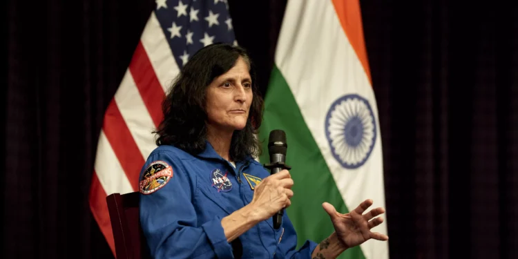 ಸುದೀರ್ಘ ಬಾಹ್ಯಾಕಾಶ ಸೇವೆಯಿಂದ ಗಗನಯಾತ್ರಿ ಸುನೀತಾ ವಿಲಿಯಮ್ಸ್ ನಿವೃತ್ತಿ..!!