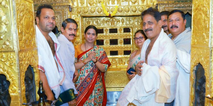 ಉಡುಪಿ ಶ್ರೀಕೃಷ್ಣ ಮಠಕ್ಕೆ ಸಚಿವೆ ಲಕ್ಷ್ಮೀ ಹೆಬ್ಬಾಳಕರ್ ಭೇಟಿ..!!