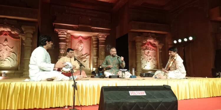 ಶೀರೂರು ಮಠದ ವೇದವರ್ಧನ ತೀರ್ಥ ಪ್ರಥಮ ಪರ್ಯಾಯದಲ್ಲಿ ಸಂದೀಪ್ ನಾರಾಯಣ್ ಕರ್ನಾಟಿಕ್ ಸಂಗೀತ ಕಚೇರಿ…!!