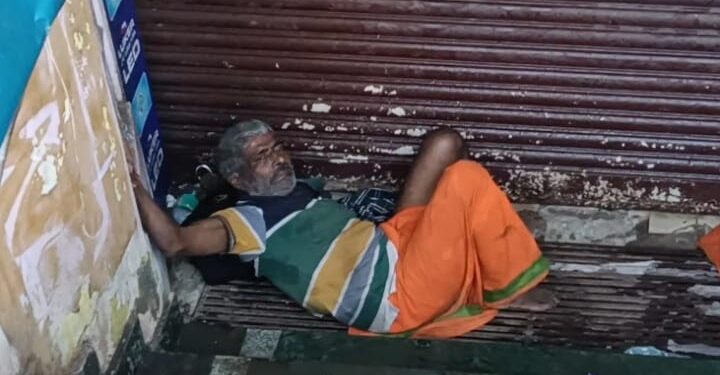 ಉಡುಪಿ ಹೆಡ್ ಪೋಸ್ಟ್ ಆಫೀಸ್ ಬಳಿ ವೃದ್ಧ ಅಸ್ವಸ್ಥ; ಸಮಾಜಸೇವಕನ ನೆರವಿನಿಂದ ಆಸ್ಪತ್ರೆಗೆ ದಾಖಲು…!