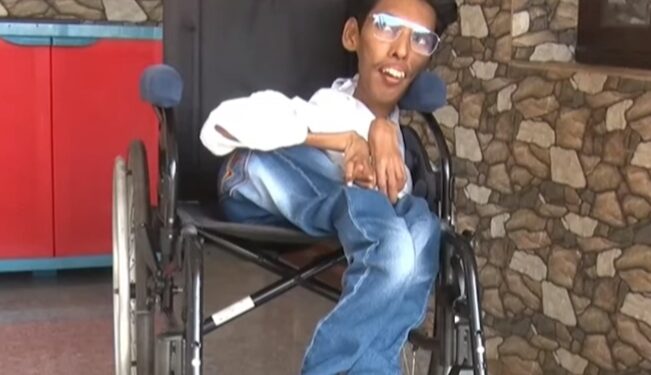 ಮಂಗಳೂರು : ಸ್ವಂತ ದುಡಿಮೆಯಲ್ಲಿ ಕಾರು ಖರೀದಿಸಿದ ಮಂಗಳೂರಿನ ವಿಶೇಷ ಚೇತನ ಯುವಕ..!!