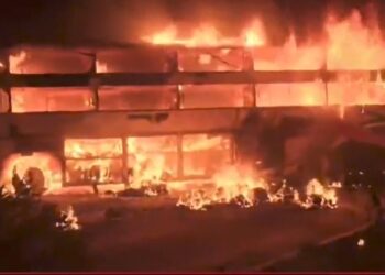 ಆಂಧ್ರಪ್ರದೇಶದಲ್ಲಿ ಭೀಕರ ರಸ್ತೆ ಅಪಘಾತ : ಹೊತ್ತಿ ಉರಿದ ಮತ್ತೊಂದು ಖಾಸಗಿ ಬಸ್..!!