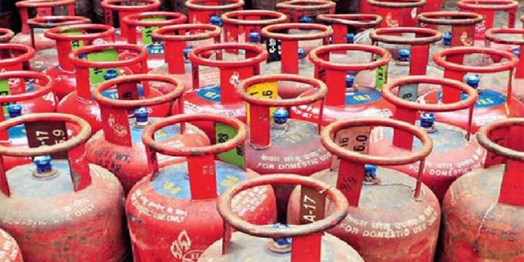 19 ಕೆ.ಜಿ ವಾಣಿಜ್ಯ ಸಿಲಿಂಡರ್‌ಗಳ  ದರ 111 ರೂ. ಹೆಚ್ಚಳ..!!