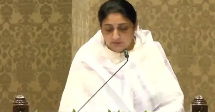 ಮಹಾರಾಷ್ಟ್ರದ ಮೊದಲ ಮಹಿಳಾ ಉಪಮುಖ್ಯಮಂತ್ರಿಯಾಗಿ ಸುನೇತ್ರಾ ಪವಾರ್ ಪ್ರಮಾಣ ವಚನ ಸ್ವೀಕಾರ