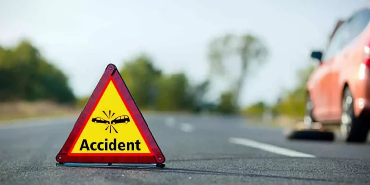 ಚಾರ್ಮಾಡಿ ಕಕ್ಕಿಂಜೆ ಬಳಿ ಕಾರು ಢಿಕ್ಕಿ: ಹೆದ್ದಾರಿ ಬದಿ ನಿಂತಿದ್ದ ಇಬ್ಬರಿಗೆ ಗಂಭೀರ ಗಾಯ…!!