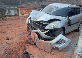 ನಿಯಂತ್ರಣ ತಪ್ಪಿದ ಕಾರು ವಿದ್ಯುತ್ ಕಂಬಕ್ಕೆ ಡಿಕ್ಕಿ: ತಪ್ಪಿದ ದುರಂತ…..!