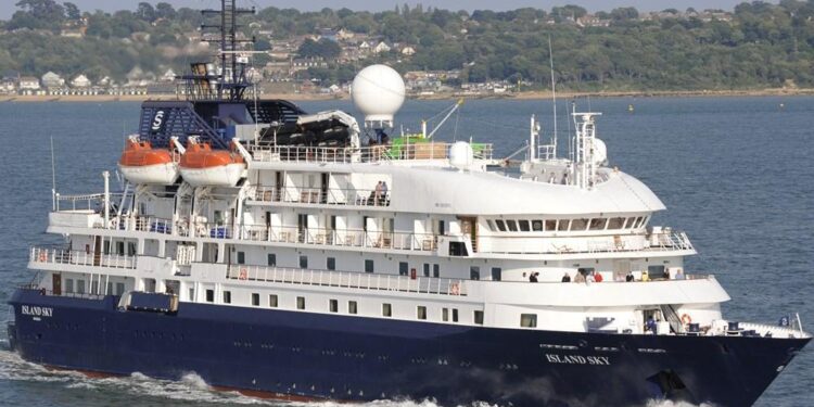 ನವಮಂಗಳೂರು ಬಂದರಿಗೆ ‘ಎಂ.ಎಸ್. ಐಲ್ಯಾಂಡ್ ಸ್ಕೈ’ ಕ್ರೂಸ್ ಹಡಗು ಆಗಮನ…!