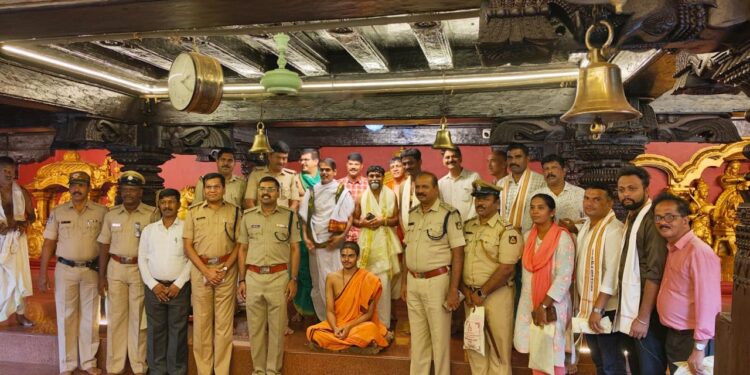 ಪರ್ಯಾಯ ಸಂದರ್ಭದಲ್ಲಿ ಸೇವೆ ಸಲ್ಲಿಸಿದ ಪೊಲೀಸ್ ಅಧಿಕಾರಿಗಳಿಗೆ ಶೀರೂರು ಪರ್ಯಾಯ ಪೀಠಾಧೀಶರಿಂದ ಗೌರವ…!!