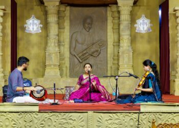 ಉಡುಪಿ :ಗಾಯಕಿ ಮಾಧುರಿ ಕೌಶಿಕ್ ಹಾಗೂ ತಂಡದಿಂದ  ಕರ್ನಾಟಕ ಶಾಸ್ತ್ರೀಯ ಸಂಗೀತ ಕಾರ್ಯಕ್ರಮ