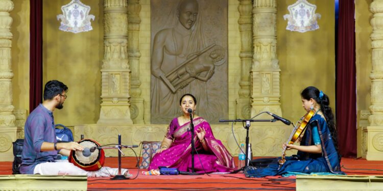 ಉಡುಪಿ :ಗಾಯಕಿ ಮಾಧುರಿ ಕೌಶಿಕ್ ಹಾಗೂ ತಂಡದಿಂದ  ಕರ್ನಾಟಕ ಶಾಸ್ತ್ರೀಯ ಸಂಗೀತ ಕಾರ್ಯಕ್ರಮ