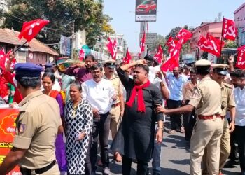 ಅಖಿಲ ಭಾರತ ಸಾರ್ವತ್ರಿಕ ಮುಷ್ಕರ: ಉಡುಪಿಯಲ್ಲಿ ಕಾರ್ಮಿಕರ ಪ್ರತಿಭಟನೆ, ಲೇಬರ್ ಕೋಡ್ ವಿರುದ್ಧ ರಸ್ತೆ ತಡೆ..!