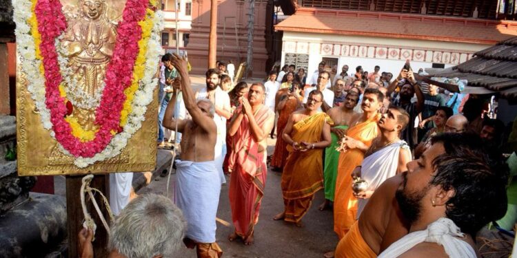 ಮಹಾ ಶಿವರಾತ್ರಿ ಅಂಗವಾಗಿ ಅನಂತೇಶ್ವರ ದೇವಸ್ಥಾನದಲ್ಲಿ ಧ್ವಜಾರೋಹಣ