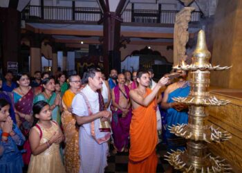 ಶಿವರಾತ್ರಿ ಜಾಗರಣೆ: ಶ್ರೀ ಕೃಷ್ಣ ಮಠದಲ್ಲಿ ಎಳ್ಳು ಗಂಟು ದೀಪ ಪ್ರಜ್ವಲನೆ, ಭಕ್ತಿ ಸಂಭ್ರಮ…!!