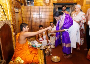 ಉಡುಪಿ ಶ್ರೀ ಕೃಷ್ಣ ಮಠದಲ್ಲಿ ಪರ್ಯಾಯ ಶ್ರೀಗಳ ಆಶೀರ್ವಾದ ಪಡೆದ ನಟಿ ಭಾರತಿ ವಿಷ್ಣುವರ್ಧನ್…!