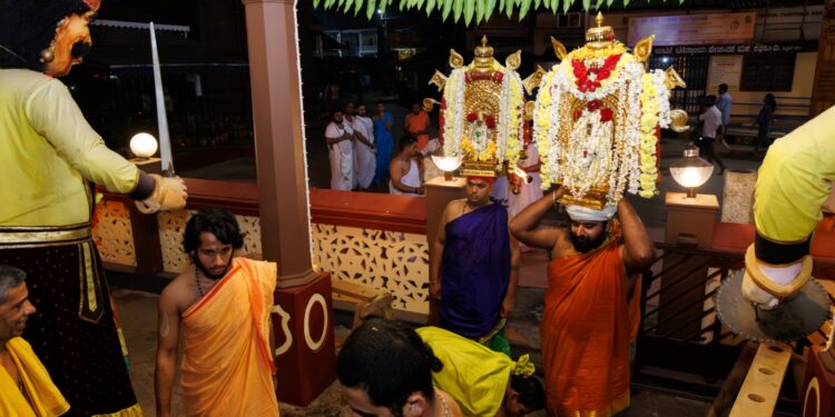 ರಥಬೀದಿಯಲ್ಲಿ ಅನಂತೇಶ್ವರ ಹಾಗೂ ಚಂದ್ರೇಶ್ವರ ಮಹೋತ್ಸವದ ಅಂಗವಾಗಿ ಕಟ್ಟೆ ಪೂಜೆ….!