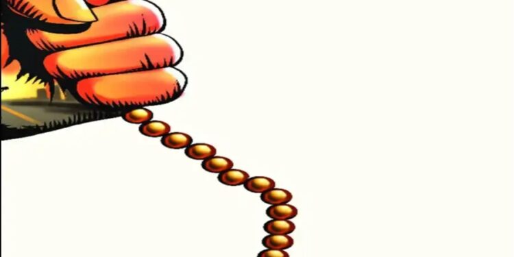 ಮಲ್ಪೆ ಬಂದರಿನಲ್ಲಿ ಮೀನು ವ್ಯಾಪಾರಿಯ ಮೇಲೆ ದಾಳಿ; ಖಾರದ ಪುಡಿ ಎರಚಿ 6 ಪವನ್ ಸರ ದೋಚಾಟ….!