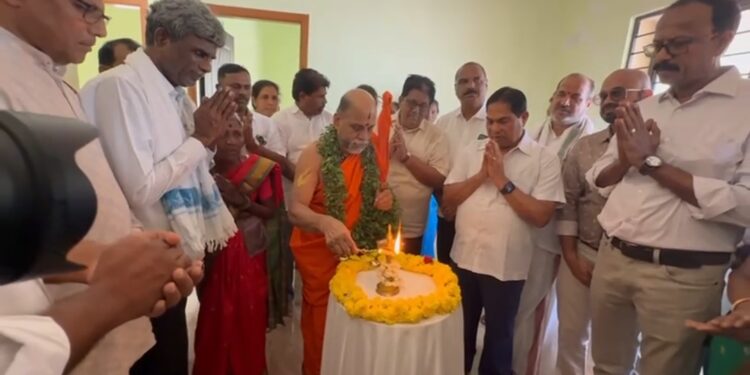 ಆಸರೆ” ಯೋಜನೆಯಡಿ ನಿರ್ಮಿಸಲಾದ 8 ಸುಸಜ್ಜಿತ ಮನೆಗಳ ಗೃಹಪ್ರವೇಶ ಮತ್ತು ಹಸ್ತಾಂತರ ಕಾರ್ಯಕ್ರಮ..!!