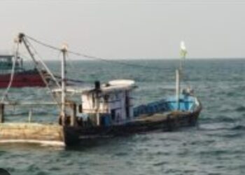 ಬೋಟ್ ಮುಳುಗಡೆ;ಐವರು ಮೀನುಗಾರರ ರಕ್ಷಣೆ….!