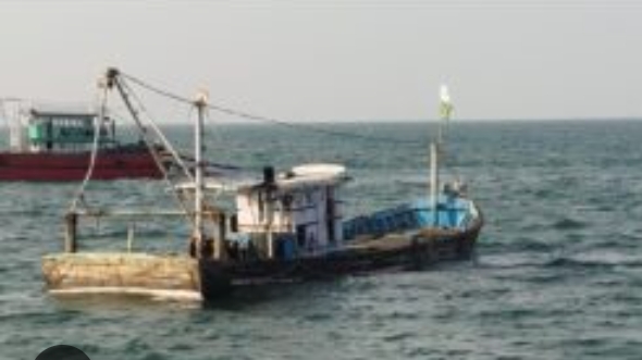 ಬೋಟ್ ಮುಳುಗಡೆ;ಐವರು ಮೀನುಗಾರರ ರಕ್ಷಣೆ….!