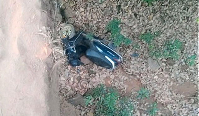 ಕುಕ್ಕುಂಬಳ ಸೇತುವೆಯಲ್ಲಿ ಸ್ಕೂಟರ್ ಅಪಘಾತ: ಸವಾರ ಹೊಳೆಗೆ ಬಿದ್ದು ಗಂಭೀರ ಗಾಯ…!