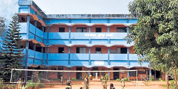 ಕಾರ್ಮಿಕರ ಮಕ್ಕಳಿಗೆ ಶಿಕ್ಷಣದ ಆಶಾಕಿರಣವಾದ ಬೈಕಂಪಾಡಿಯ ರಾತ್ರಿ ಶಾಲೆ….!!