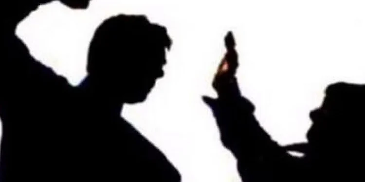 ರಸ್ತೆ ತಡೆ ವಿಚಾರಕ್ಕೆ ಗಲಾಟೆ: ಕಾರು ಹರಿಸಲು ಯತ್ನ….!