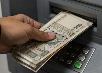 ಎಟಿಎಂ ದೋಷ: ₹10,000 ವಿತ್‌ಡ್ರಾ ವಿಫಲ – 9 ವರ್ಷ ಹೋರಾಟದ ಬಳಿಕ ಗ್ರಾಹಕನಿಗೆ ₹3 ಲಕ್ಷ ಪರಿಹಾರ…!