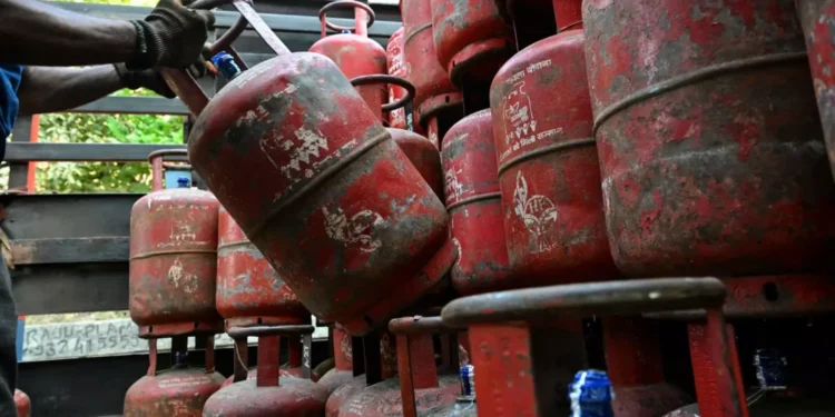 ಗ್ಯಾಸ್‌ ಕೊರತೆ: 150ಕ್ಕೂ ಹೆಚ್ಚು ಹೊಟೇಲ್‌ ಬಂದ್…!