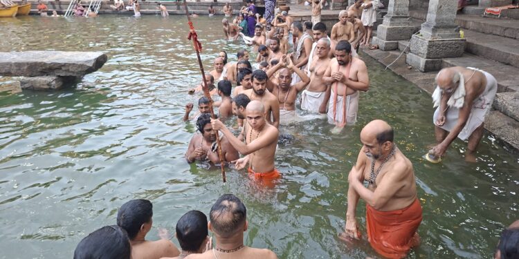 ಶ್ರೀ ಕೃಷ್ಣ ಮಠ ದಲ್ಲಿ ಗ್ರಹಣ ಮೋಕ್ಷ ಆಚರಣೆ..!